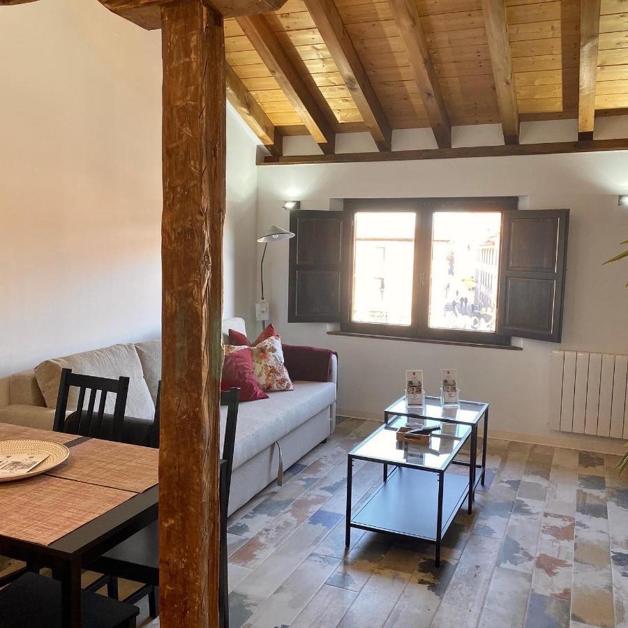 Apartamentos Ejemplares Alcala de Henares Bagian luar foto